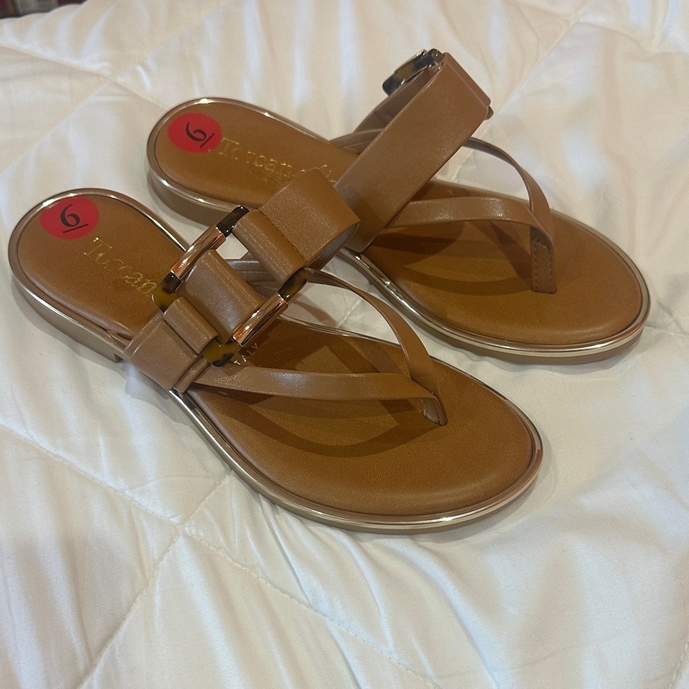 NEW Elegant Tan Sandals with Buckle Detail size 6